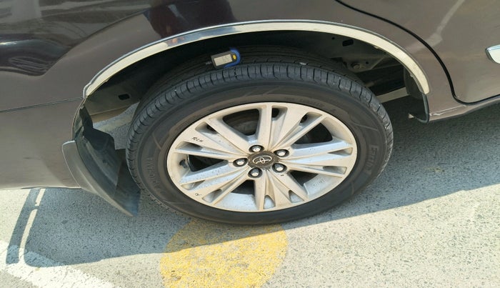 2016 Toyota Innova Crysta 2.4 ZX 7 STR, Diesel, Manual, 1,46,266 km, tyre