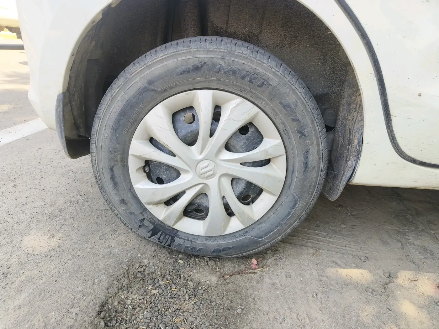 2018 Maruti Swift VXI, Petrol, Manual, 2,02,705 km, tyre