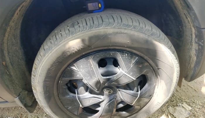 2022 Tata PUNCH ADVENTURE MT, Petrol, Manual, 23,736 km, tyre