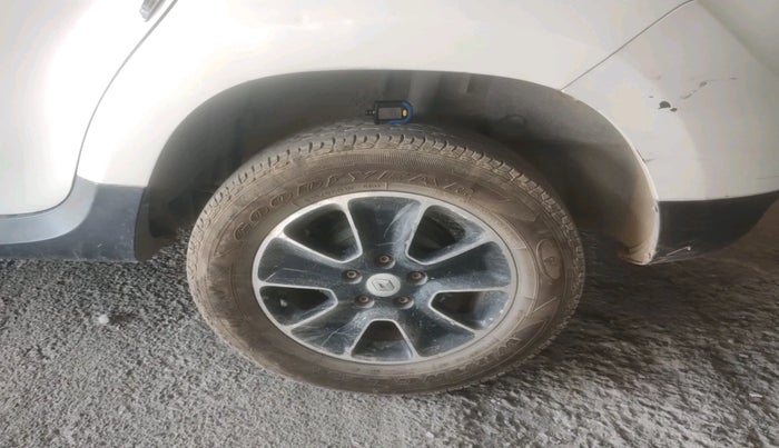 2017 Renault Duster RXL PETROL, Petrol, Manual, 1,13,405 km, tyre