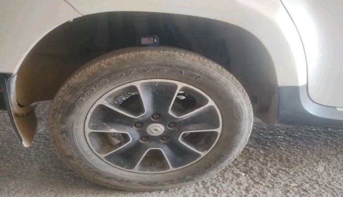 2017 Renault Duster RXL PETROL, Petrol, Manual, 1,13,405 km, tyre