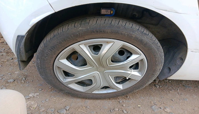 2024 Tata ALTROZ XM PLUS CNG, CNG, Manual, 52,440 km, tyre