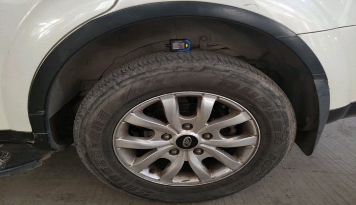 2015 Mahindra XUV500 W10, Diesel, Manual, 1,50,733 km, tyre