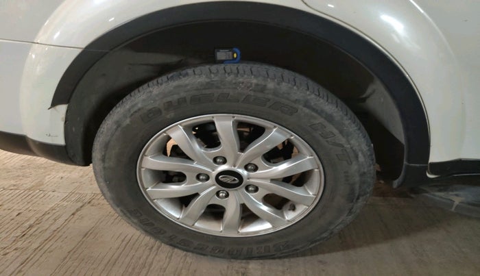 2015 Mahindra XUV500 W10, Diesel, Manual, 1,50,733 km, tyre