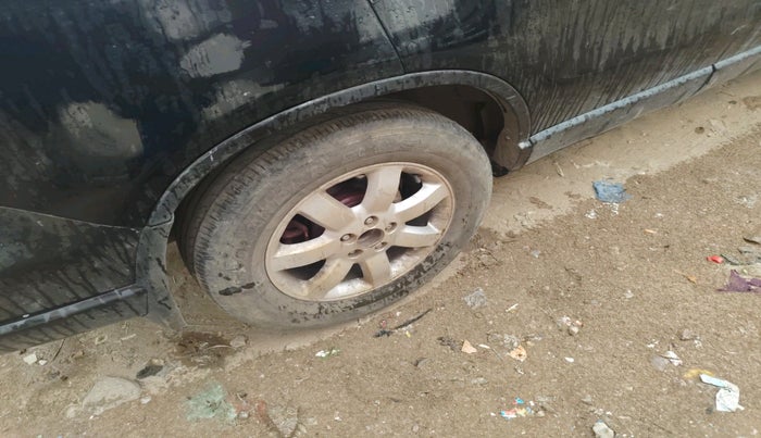 2008 Honda CRV 2.0L 2WD MT, Petrol, Manual, 1,12,760 km, tyre