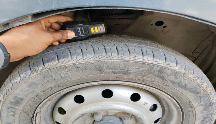 2011 Maruti Wagon R 1.0 LXI CNG, CNG, Manual, 1,12,794 km, tyre