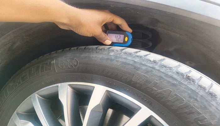 2022 Skoda Kodiaq L&K, Petrol, Automatic, 1,01,001 km, tyre