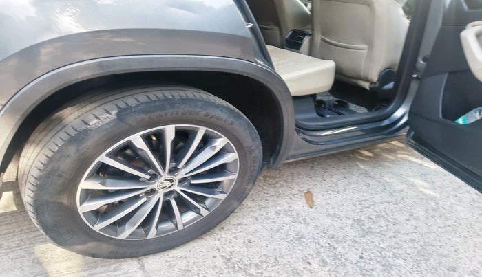 2022 Skoda Kodiaq L&K, Petrol, Automatic, 1,01,001 km, tyre