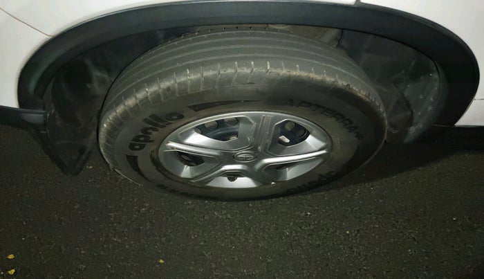 2021 Tata Harrier XMA 2.0L KRYOTEC, Diesel, Automatic, 97,181 km, tyre