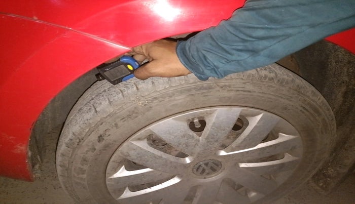 2015 Volkswagen Polo COMFORTLINE 1.2L, Petrol, Manual, 94,310 km, tyre