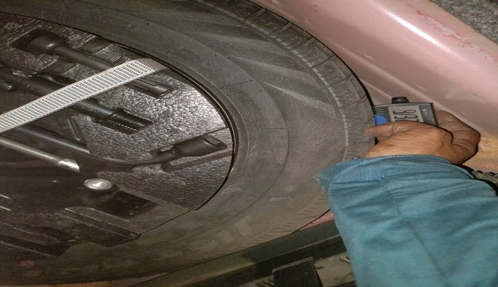 2015 Volkswagen Polo COMFORTLINE 1.2L, Petrol, Manual, 94,310 km, tyre