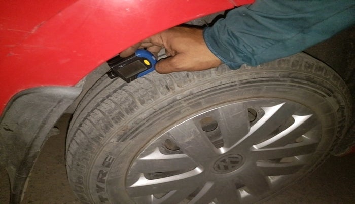 2015 Volkswagen Polo COMFORTLINE 1.2L, Petrol, Manual, 94,310 km, tyre