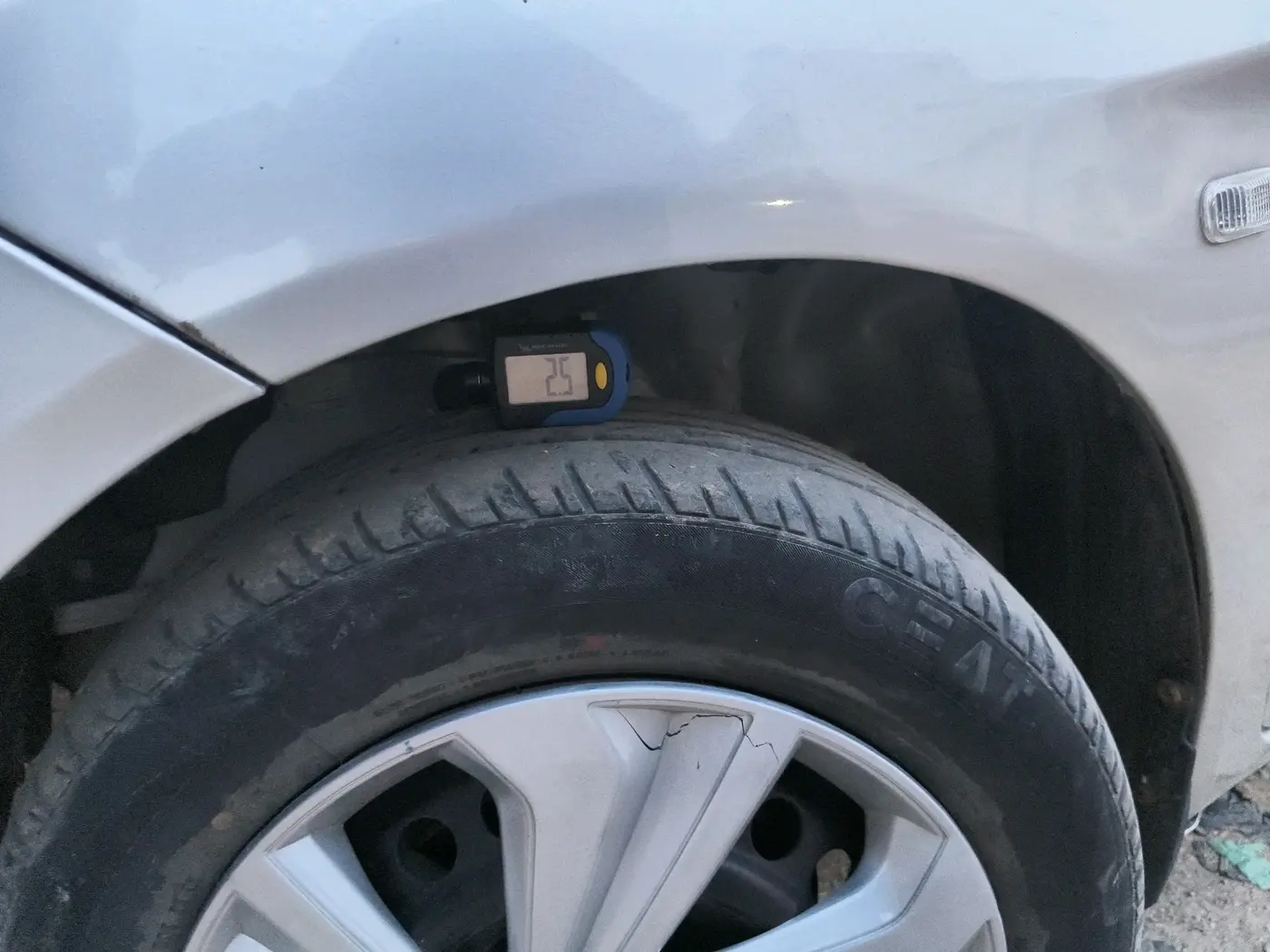 2013 Honda Amaze 1.5L I-DTEC S, Diesel, Manual, 1,42,869 km, tyre