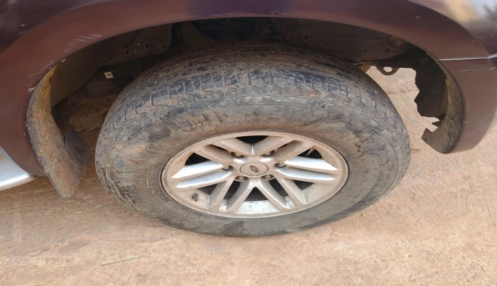 2010 Ford Endeavour 2.5L 4X2 MT, Diesel, Manual, 1,19,172 km, tyre