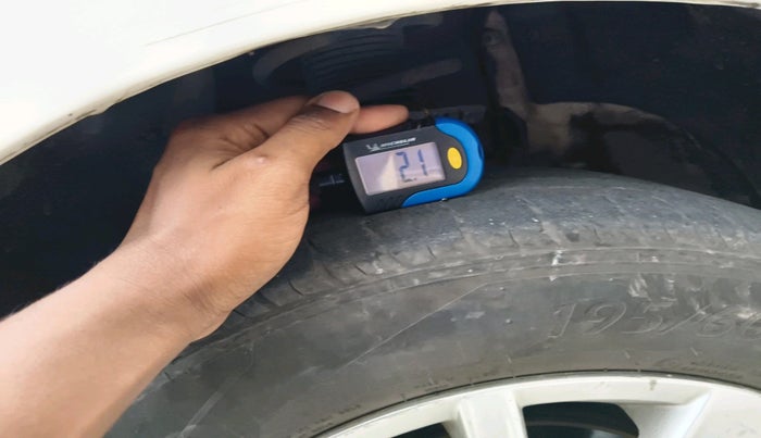 2015 Volkswagen Vento HIGHLINE 1.5 AT, Diesel, Automatic, 62,878 km, tyre