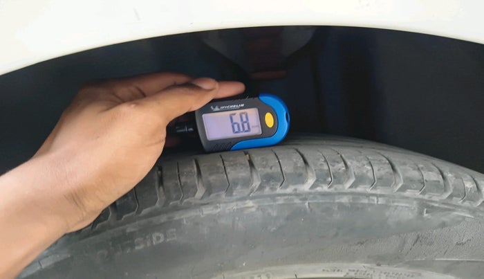 2015 Volkswagen Vento HIGHLINE 1.5 AT, Diesel, Automatic, 62,878 km, tyre