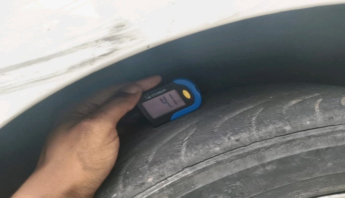 2015 Volkswagen Vento HIGHLINE 1.5 AT, Diesel, Automatic, 62,878 km, tyre