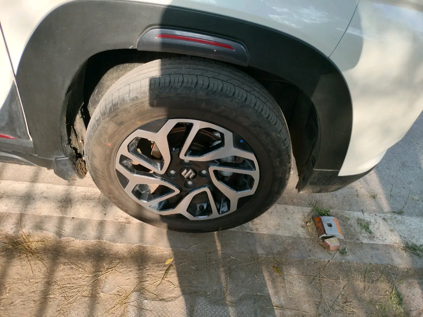 2025 Maruti FRONX SIGMA CNG 1.2 MT, CNG, Manual, 4,590 km, tyre