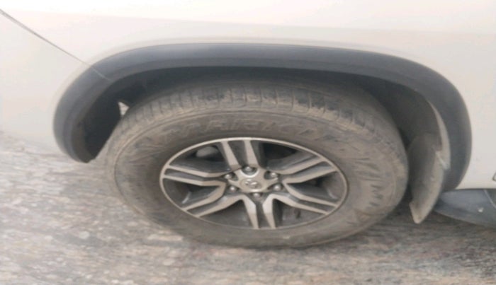 2017 Toyota Fortuner 2.8 4X2 MT, Diesel, Manual, 2,77,016 km, tyre