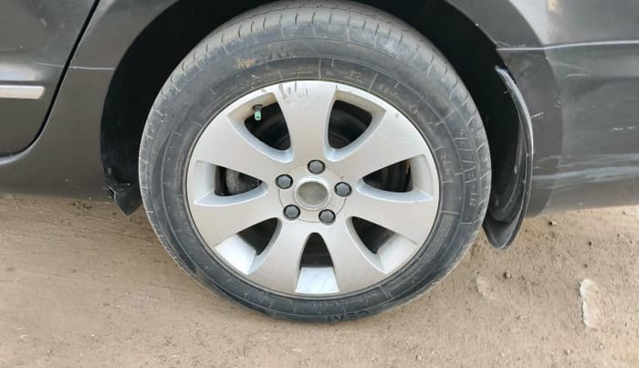 2011 Skoda Superb ELEGANCE 1.8 TSI MT, Petrol, Manual, 74,105 km, tyre