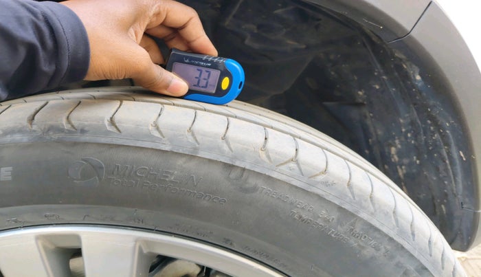 2017 Maruti Vitara Brezza ZDI, Diesel, Manual, 79,657 km, tyre