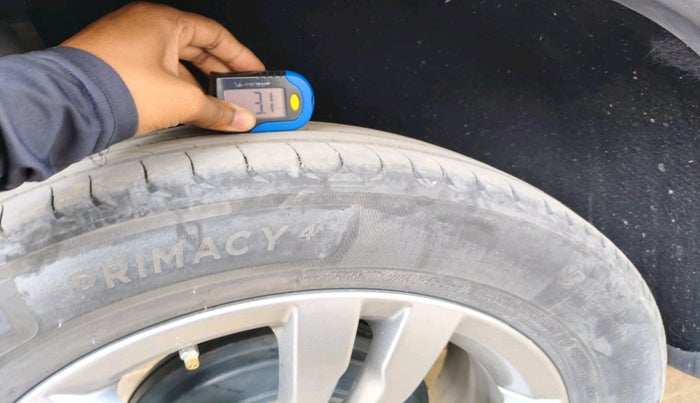 2017 Maruti Vitara Brezza ZDI, Diesel, Manual, 79,657 km, tyre