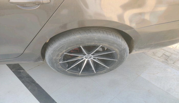 2013 Volkswagen Jetta COMFORTLINE TDI, Diesel, Manual, 1,39,157 km, tyre