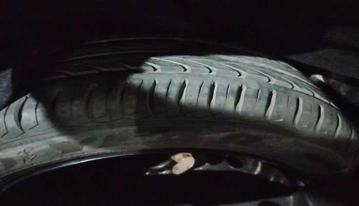 2017 Maruti IGNIS ZETA 1.2, CNG, Manual, 64,153 km, tyre