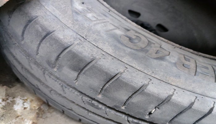 2011 Hyundai Accent GLE, CNG, Manual, 2,01,973 km, tyre