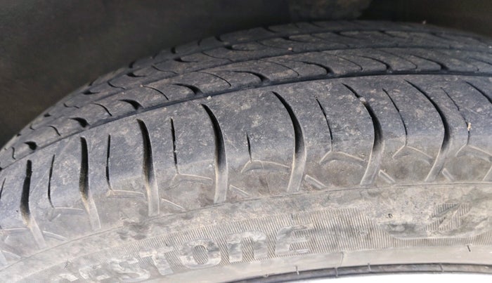 2011 Hyundai Accent GLE, CNG, Manual, 2,01,973 km, tyre