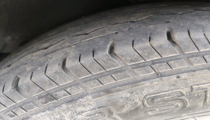 2011 Hyundai Accent GLE, CNG, Manual, 2,01,973 km, tyre