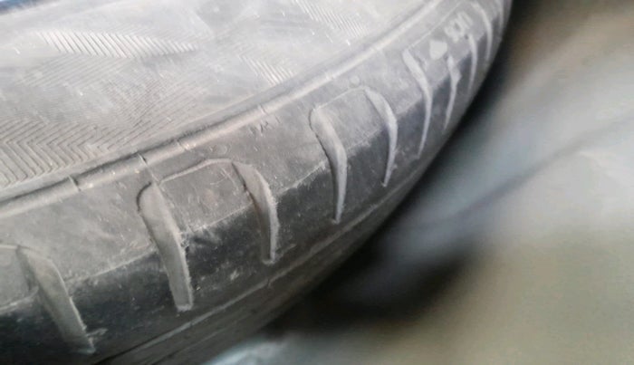 2016 Hyundai Elite i20 SPORTZ 1.2, CNG, Manual, 1,28,989 km, tyre