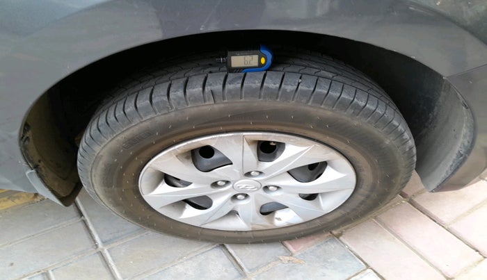 2016 Hyundai Elite i20 SPORTZ 1.2, CNG, Manual, 1,28,989 km, tyre