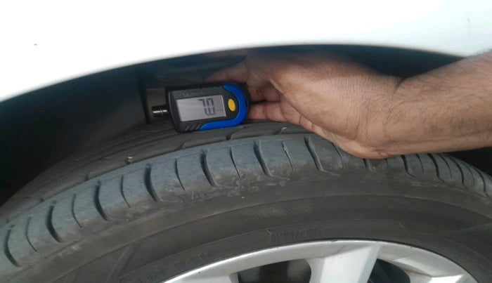 2015 Skoda Octavia ELEGANCE 2.0 TDI AT, Diesel, Automatic, 1,09,290 km, tyre