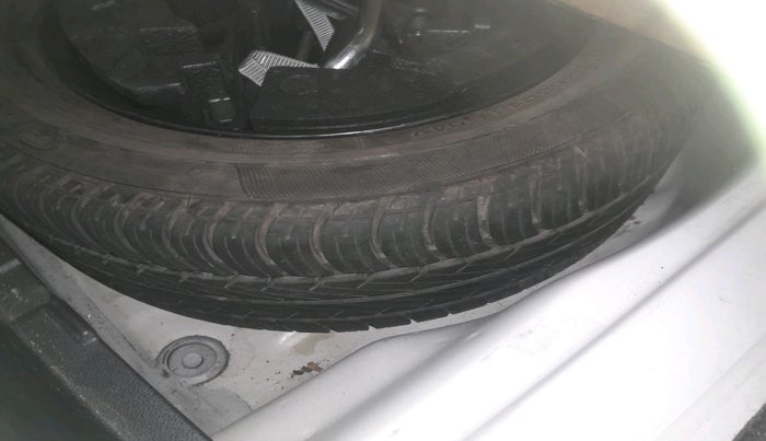 2015 Skoda Octavia ELEGANCE 2.0 TDI AT, Diesel, Automatic, 1,09,290 km, tyre