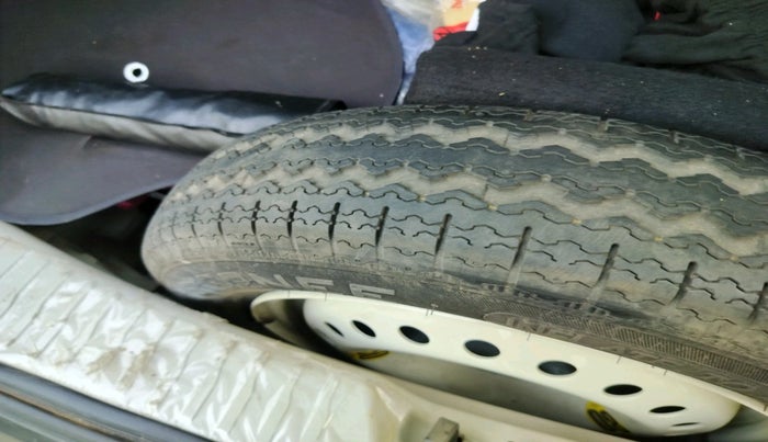 2023 Mahindra XUV300 W4 1.2 PETROL, Petrol, Manual, 1,09,676 km, tyre