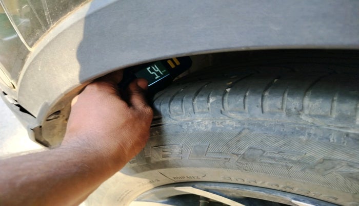 2023 Mahindra XUV300 W4 1.2 PETROL, Petrol, Manual, 1,09,676 km, tyre