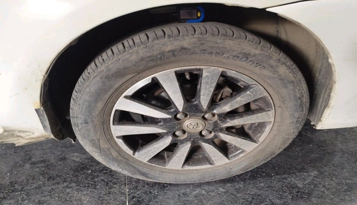 2017 Toyota Etios Liva V, Petrol, Manual, 98,250 km, tyre