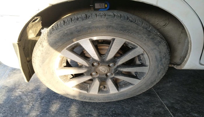 2017 Toyota Etios Liva V, Petrol, Manual, 98,250 km, tyre