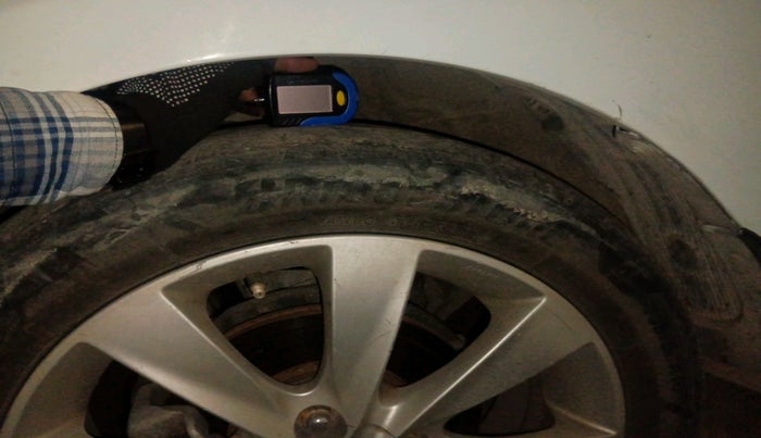 2011 Hyundai Verna FLUIDIC 1.6 CRDI SX, Diesel, Manual, 2,60,364 km, tyre