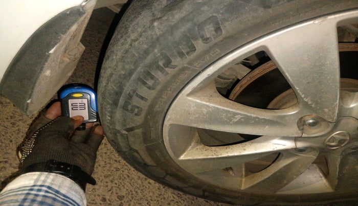 2011 Hyundai Verna FLUIDIC 1.6 CRDI SX, Diesel, Manual, 2,60,364 km, tyre