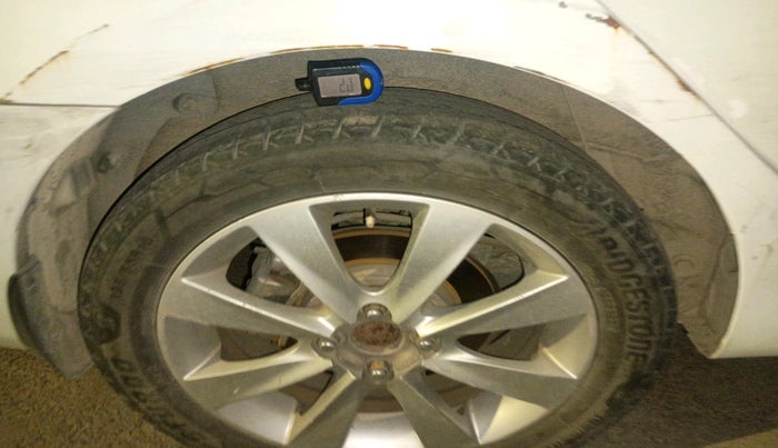 2011 Hyundai Verna FLUIDIC 1.6 CRDI SX, Diesel, Manual, 2,60,364 km, tyre