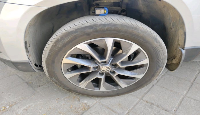 2020 Skoda Karoq STYLE 1.5 TSI AT, Petrol, Automatic, 1,25,895 km, tyre