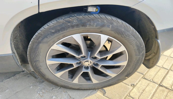 2020 Skoda Karoq STYLE 1.5 TSI AT, Petrol, Automatic, 1,25,895 km, tyre
