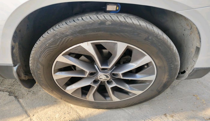 2020 Skoda Karoq STYLE 1.5 TSI AT, Petrol, Automatic, 1,25,895 km, tyre