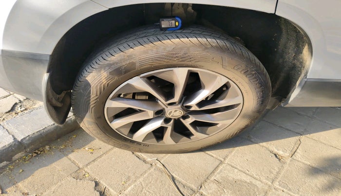 2020 Skoda Karoq STYLE 1.5 TSI AT, Petrol, Automatic, 1,25,895 km, tyre