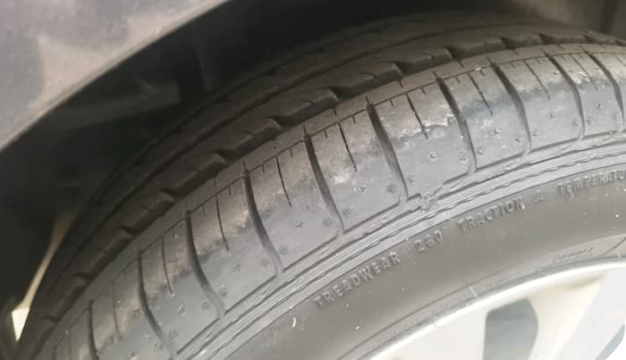 2015 Maruti Ertiga ZXI, Petrol, Manual, 84,610 km, tyre