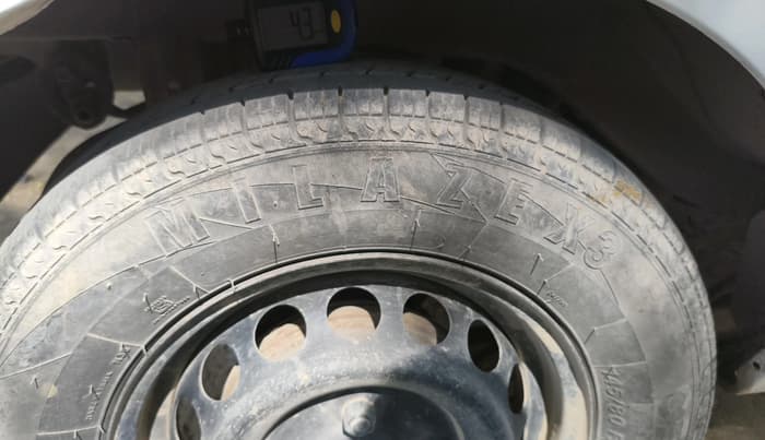 2015 Maruti Alto 800 LXI, CNG, Manual, 1,07,851 km, tyre