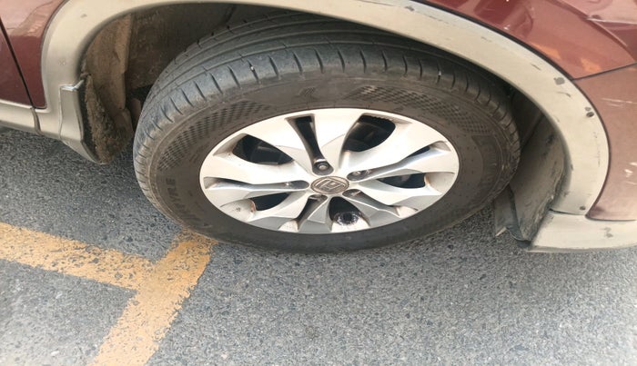 2013 Honda CRV 2.0L 2WD MT, Petrol, Manual, 1,48,818 km, tyre