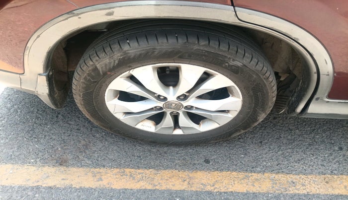 2013 Honda CRV 2.0L 2WD MT, Petrol, Manual, 1,48,818 km, tyre